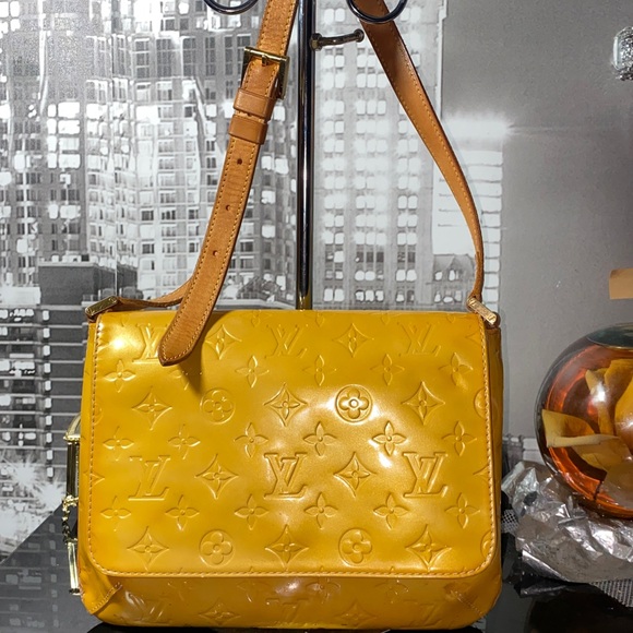 Louis Vuitton Handbags - Authentic Louis Vuitton Vernis Monogram Thompson Street Flap Bag